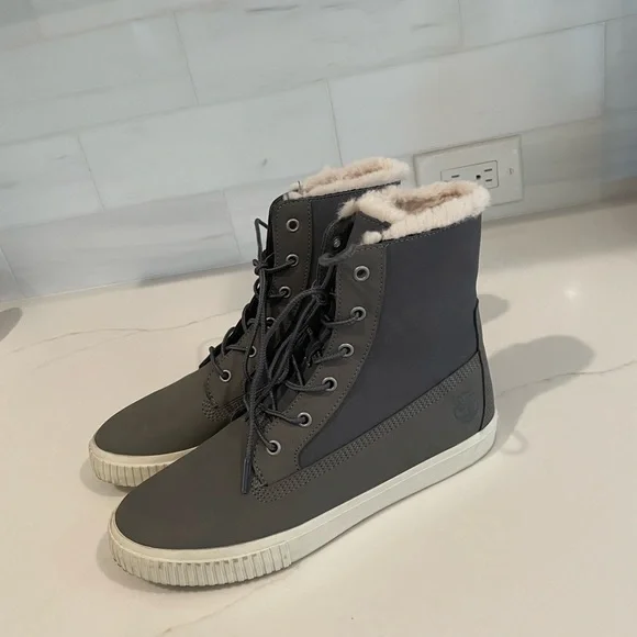 Timberland. Womens Skyla Fleece Foldover Gray Bay Boots with Faux Fur - Picture 4 of 6